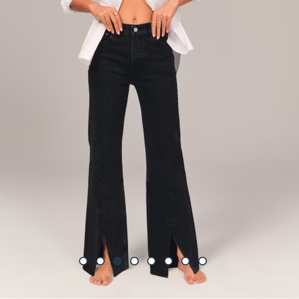 NWT Abercrombie & Fitch High Rise 90s Relaxed Jean with Vented Hem | Size: 35